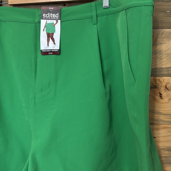 Edited by‎ Remi Bader Women's Green Trousers Shorts Plus Size 22 W - Picture 2 of 4